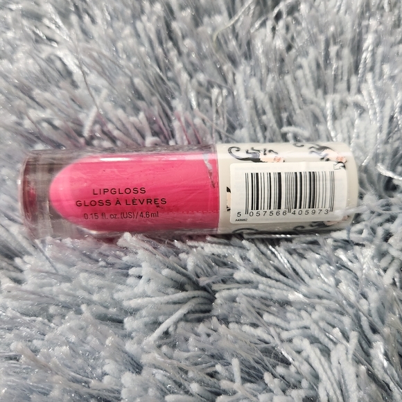 Makeup Revolution Friends Ross Pink Lip Gloss - Picture 3 of 6